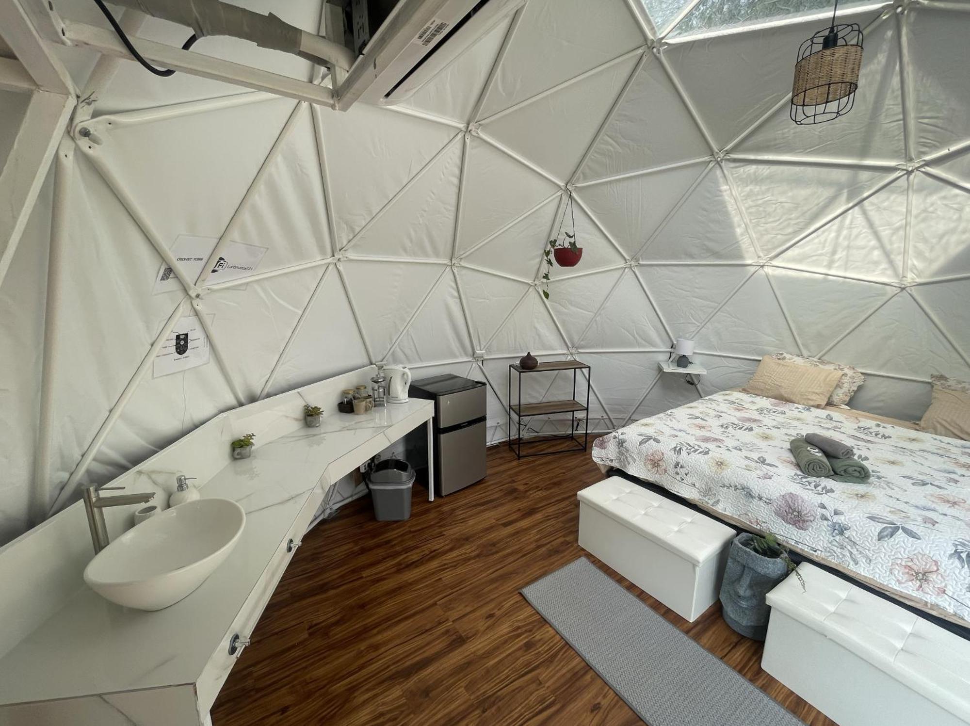 La Comarca River Glamping Dome Near Manuel Antonio Exteriör bild